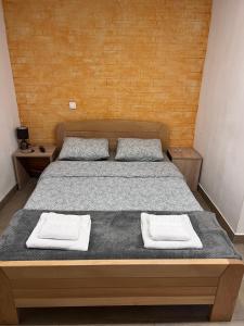 Booking Apartments Alone 2