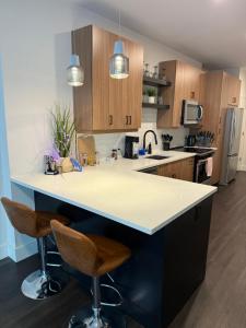 central located Modern west Midtown suite