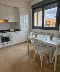 Casa Entre Viñas, jardin privado con piscina comunitaria