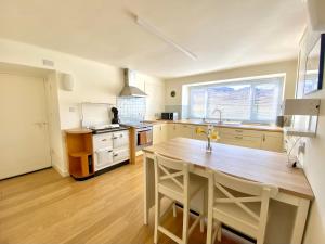 Gillean House-Spectacular beachfront property-Skye