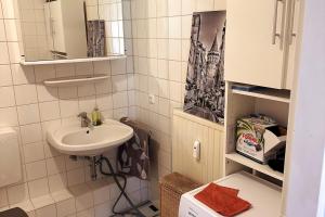 Apartment near trade fair, rhine and city