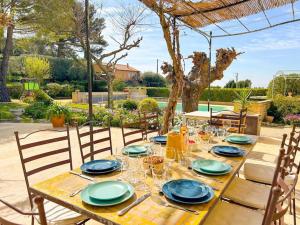 Villas Grande Villa avec Piscine, Petanque et Vue Mer pour 12 Personnes : photos des chambres