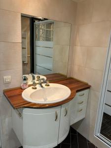 Maisons de vacances Large house near Parc des Expositions cdg : photos des chambres