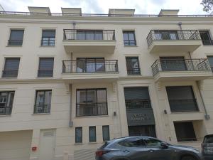 T2 neuf 2024, terrasse, parking, RER B et VAL à 2 pas