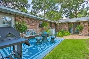Downtown Home with Yard and BBQ - 6 Mi to Downtown! - Dataw Island