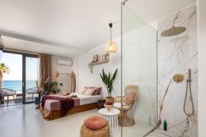 Akasha living by the sea