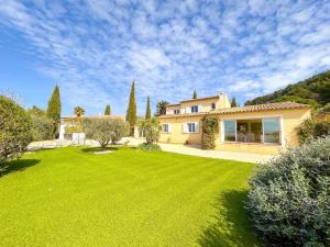 Villas Grande Villa avec Piscine, Petanque et Vue Mer pour 12 Personnes : photos des chambres