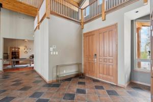 Luxe & Leisure in Fairways- An Oasis in the Woods