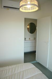 Villas Grande Villa avec Piscine, Petanque et Vue Mer pour 12 Personnes : photos des chambres