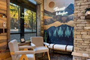 New Waterside Retreat- Private Stock Pond Hot Tub