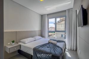 Apto 3Q moderno prox. do mar em Meia Praia EMA0201