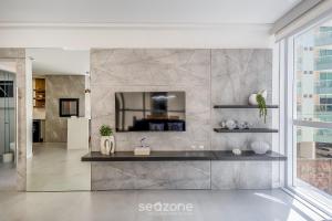 Apto 3Q moderno prox. do mar em Meia Praia EMA0201