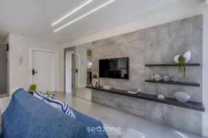 Apto 3Q moderno prox. do mar em Meia Praia EMA0201