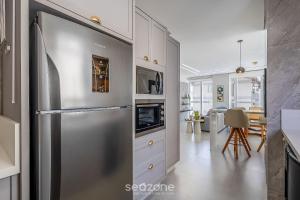 Apto 3Q moderno prox. do mar em Meia Praia EMA0201