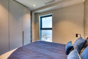 Stunning Apartment in the Iconic Mercury Tower