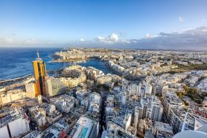 Stunning Apartment in the Iconic Mercury Tower