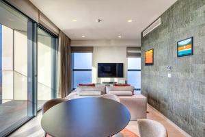 Stunning Apartment in the Iconic Mercury Tower