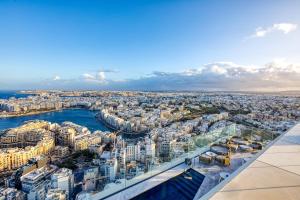 Stunning Apartment in the Iconic Mercury Tower