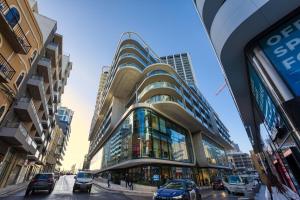 Stunning Apartment in the Iconic Mercury Tower
