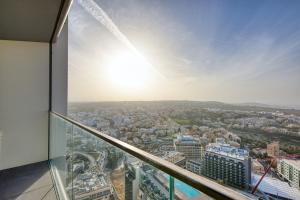 Stunning Apartment in the Iconic Mercury Tower