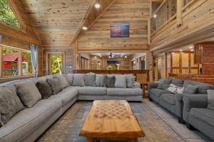 Blue Bass Lodge- Pine Getaway with Hot Tub & Fire