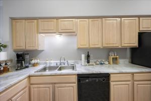 Cozy 2B 2B-Pool Heart of Austin