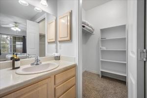 Cozy 2B 2B-Pool Heart of Austin