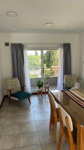 Amplio Departamento de dos habitaciones zona Hospital by Lofter