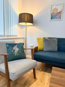 Spacious 2BR 2BA Apartment City Centre Sleeps 5