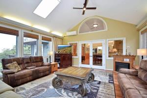 Boone Mountain Getaway- Hot Tub Firepit