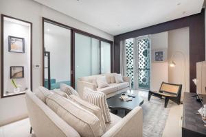 20 percent off on Chic and Serene Downtown One Bedroom Apartment