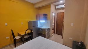 Habitación doble Baño privado frente al Hospital Militar solo efectivo guaranies