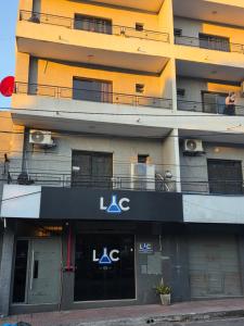 Habitación doble Baño privado frente al Hospital Militar solo efectivo guaranies