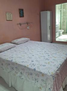 Grande quarto confortável