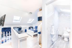 Sylish Apartment - Close to City Centre - Free Parking, Self-Check-In, Fast WiFi and Smart TV by Yoko Property