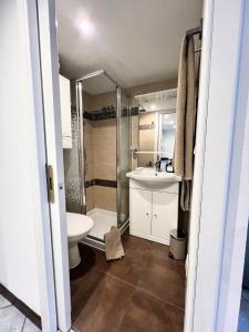 Exclusive apartment by sea near Monaco for 3 people W Lan Kitchen Bedroom
