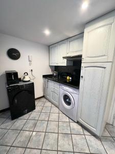 Exclusive apartment by sea near Monaco for 3 people W Lan Kitchen Bedroom