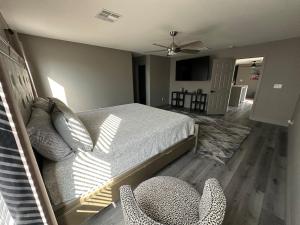 Stylish desert oasis Your serene get away