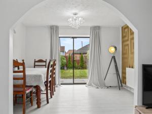 Spacious 3 Bedroom Home in Aintree