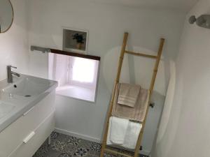 Maisons de vacances Gite avec piscine et grand jardin : photos des chambres