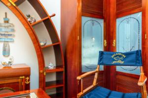 Central Luxury Yacht-Style Old Town