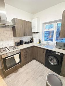 Watford Stay Comfortable Home Near Town Centre and Transport