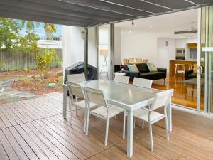 Maggies Beachfront Apartment 2