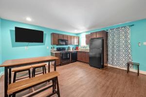 Chic Comfort Near Houston Hotspots