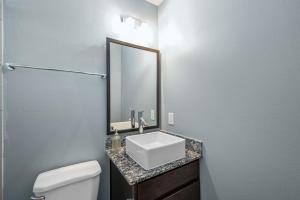 Chic Comfort Near Houston Hotspots