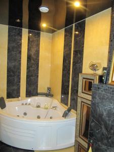 Triplex jacuzzi apartment