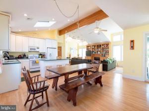 Holgate, 4 Bedroom, 3,5 Bath, Near Beach With An Indoor Pool, Spectacular,