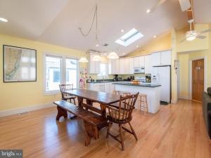 Holgate, 4 Bedroom, 3,5 Bath, Near Beach With An Indoor Pool, Spectacular,