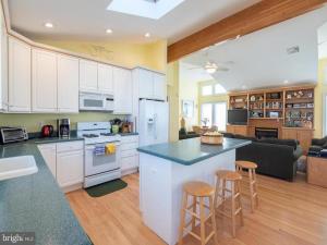 Holgate, 4 Bedroom, 3,5 Bath, Near Beach With An Indoor Pool, Spectacular,