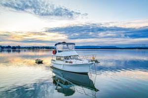 Boat Experience, Lake Macquarie